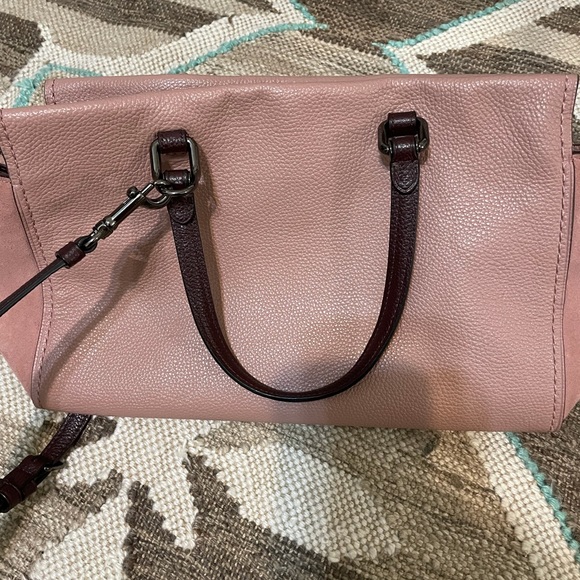 I’m selling a beautiful coach bag/matching wallet - Picture 4 of 14